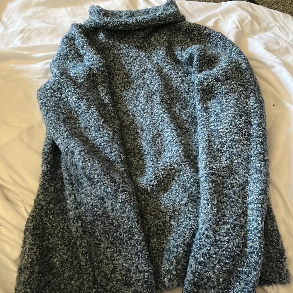 Blue and white specs villager turtleneck